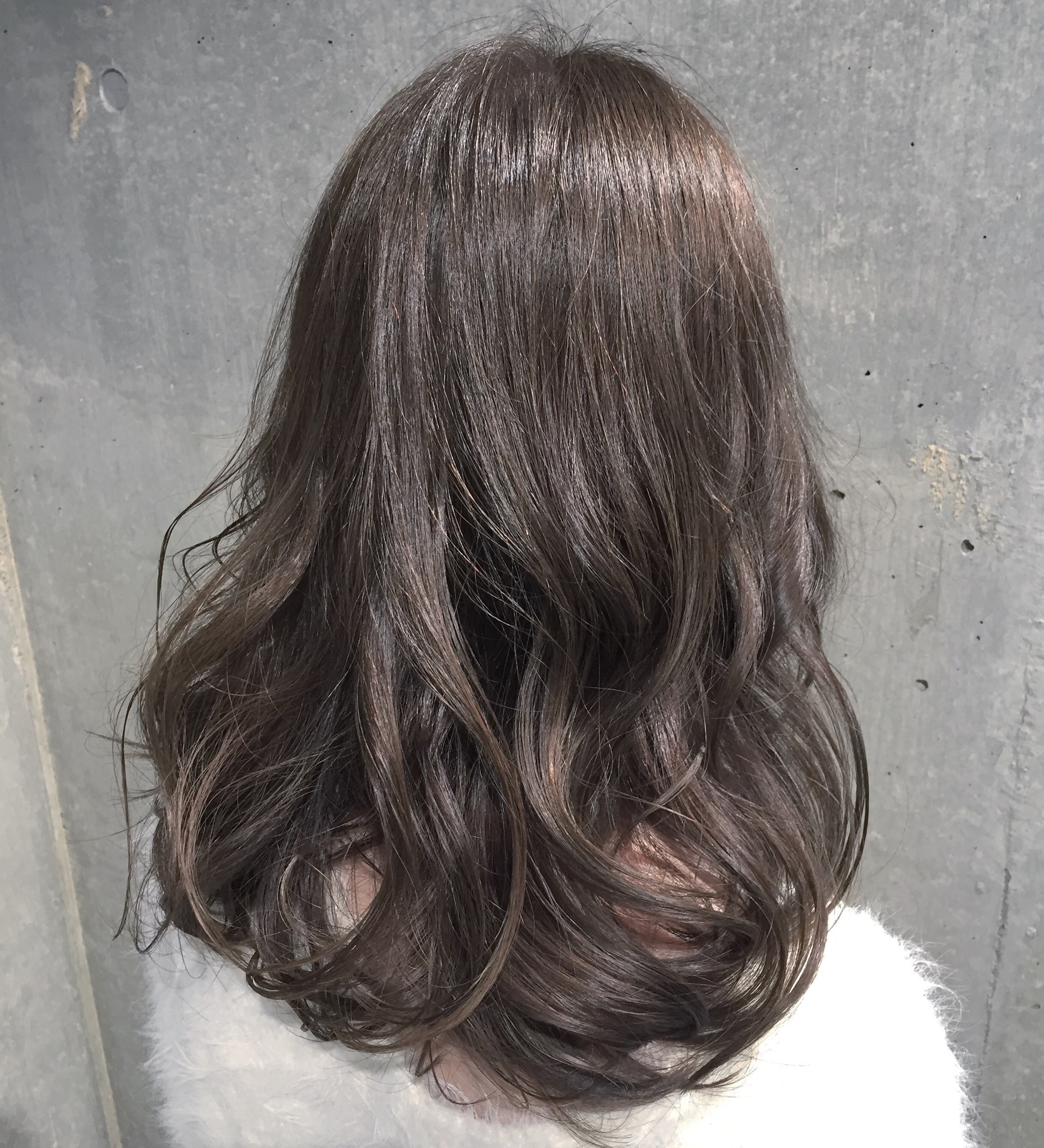 人気ヘアカラー グレージュ ってどんな色 幅の広い8つのスタイルをご紹介 髪質改善と縮毛矯正の専門店 Enore青山 エノア アオヤマ