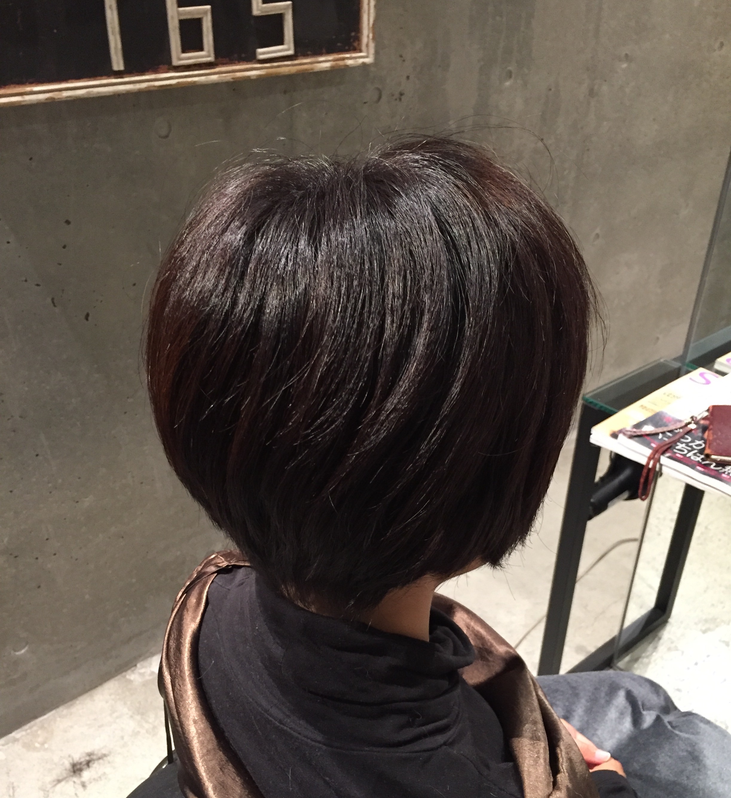 伸び切ったショートスタイル 少し整えるだけでシルエットが綺麗に見えるんです 髪質改善と縮毛矯正の専門店 Enore青山 エノア アオヤマ