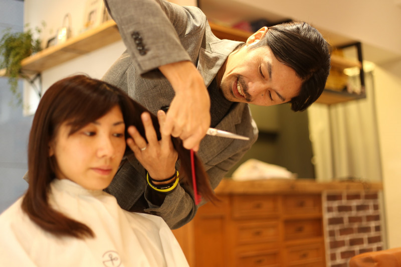 髪をサラサラにする簡単セルフケア 髪を綺麗にするための8つの方法 表参道駅から徒歩1分の美容院 美容室 Gratii グラティー 髪が綺麗 になるストレートパーマが得意のサロンです