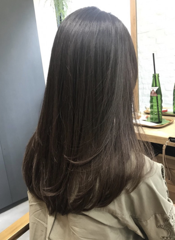 髪にツヤを出すためのヘアケア習慣 理想のツヤ髪は手に入る 表参道駅から徒歩1分の美容院 美容室 Gratii グラティー 髪 が綺麗になるストレートパーマが得意のサロンです