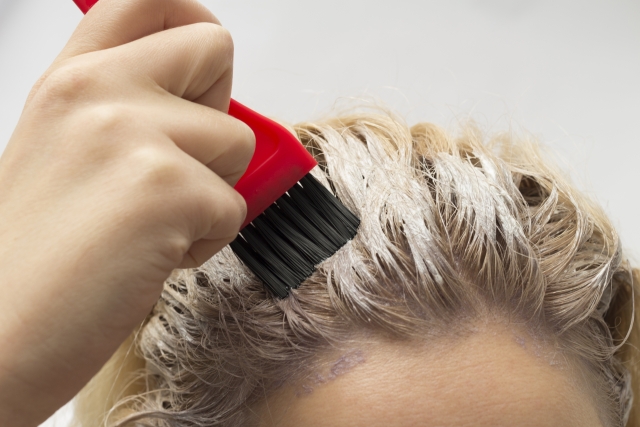今年は髪の毛の静電気に要注意！！原因と防止対策方法を伝授！