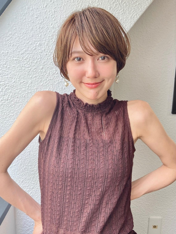 50代　ショートヘア　小顔