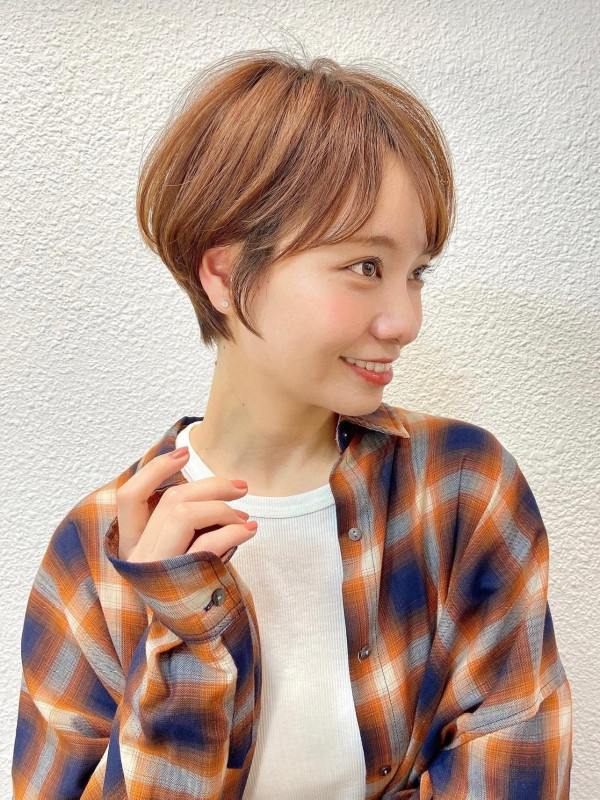 ショートボブ　丸顔　40代