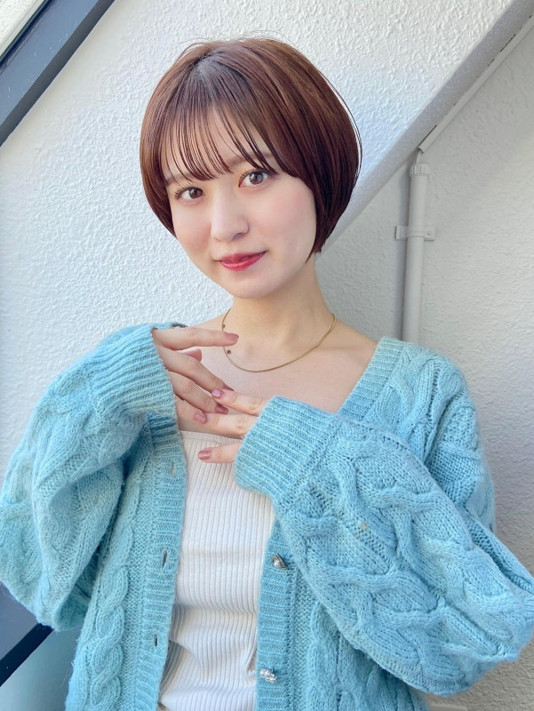 ショートボブ　30代　丸顔
