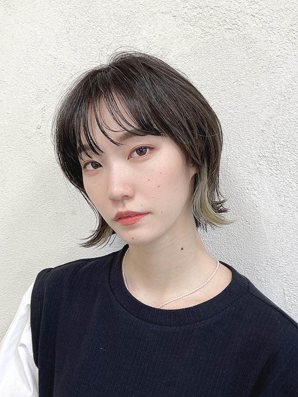 ショートボブ　30代　丸顔
