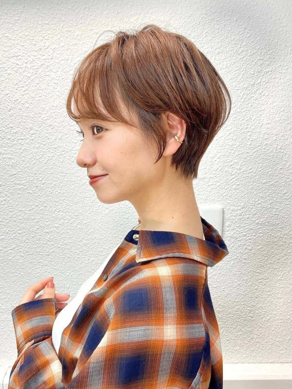 ショートボブ　30代　丸顔